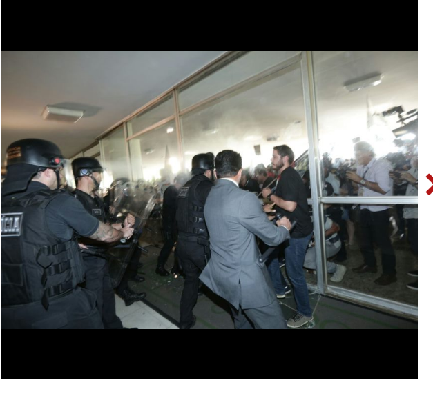 Policiais-tentam-invadir-congresso-nacional4