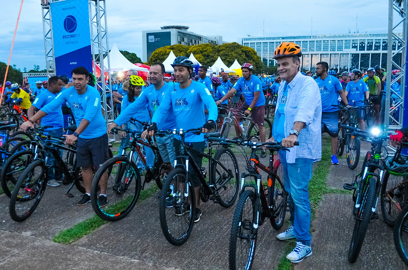 Paco Britto participa da 7º edição do evento 'Bora de Bike Luzes de Natal'  - Agenda Capital