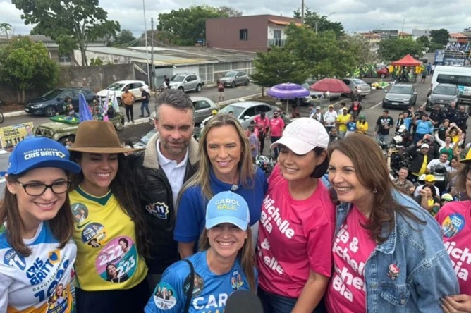 “Motociata da Liberdade” reúne Celina, Michelle e apoiadores em Brasília na véspera da eleição