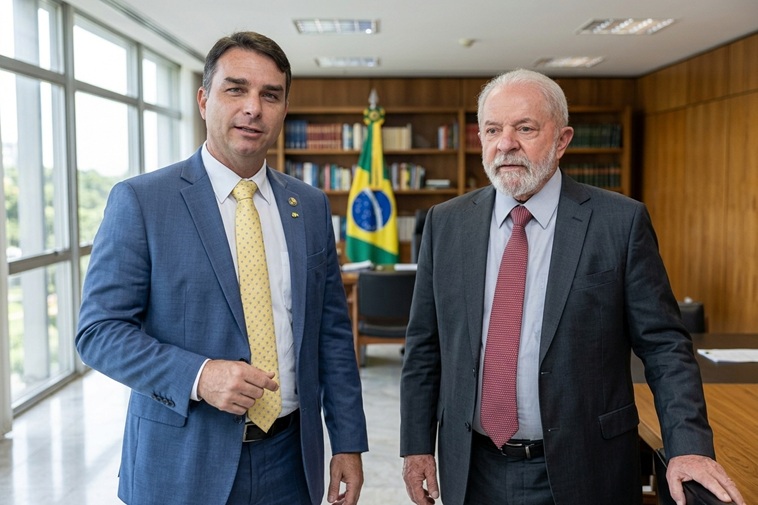 Datafolha: Flávio Bolsonaro tem 51% e Lula, 49% dos votos válidos; disputa segue empatada