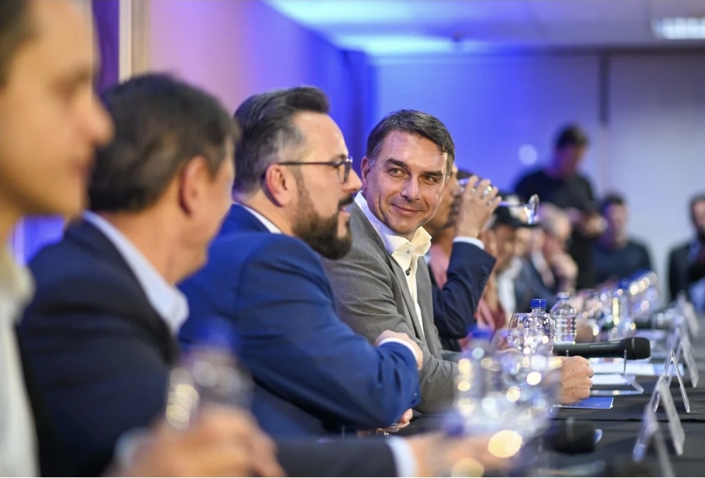 Republicanos abandona neutralidade e oficializa apoio a Flávio Bolsonaro no 2º turno