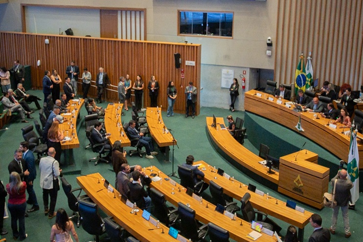 CLDF aprova projeto que reúne regras do transporte escolar no DF